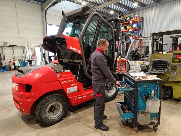 Image de l'entretien d'un chariot élévateur Manitou