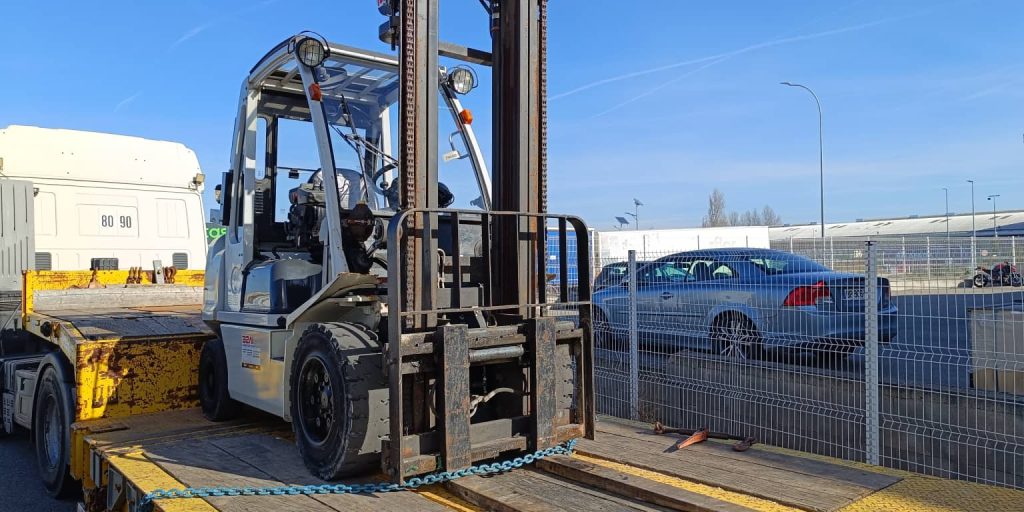 Image d'un chariot élévateur sur un camion