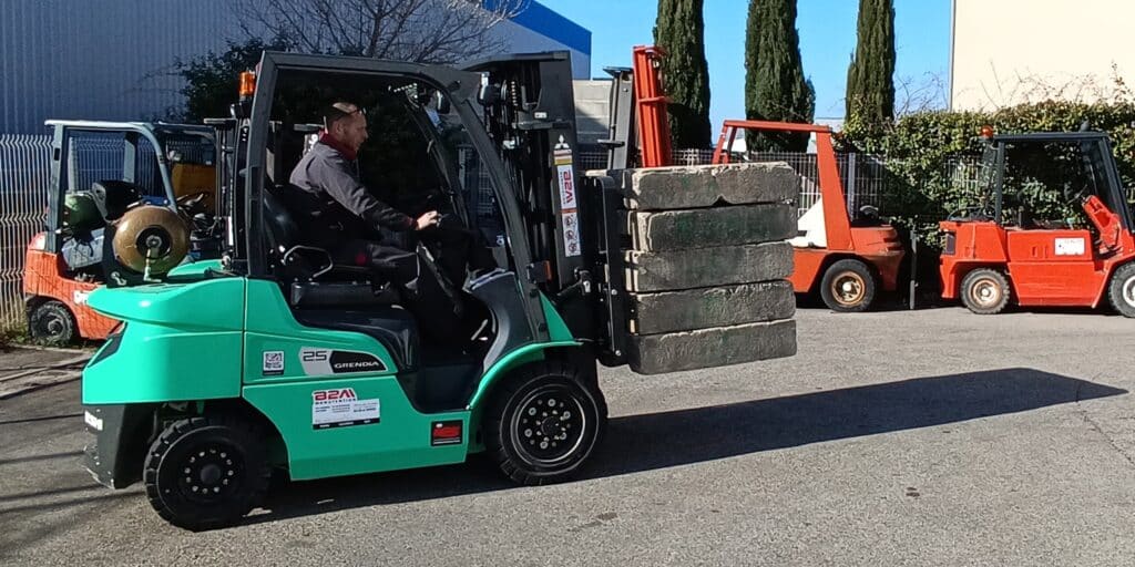 Image d'un chariot élévateur Mitsubishi Forklift en cours de contrôle VGP